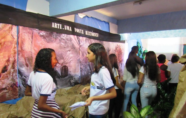 Apresentação dos trabalhos feitos após a pesquisa de campo Parque Nacional Cavernas do Peruaçu / Arquivo Escola